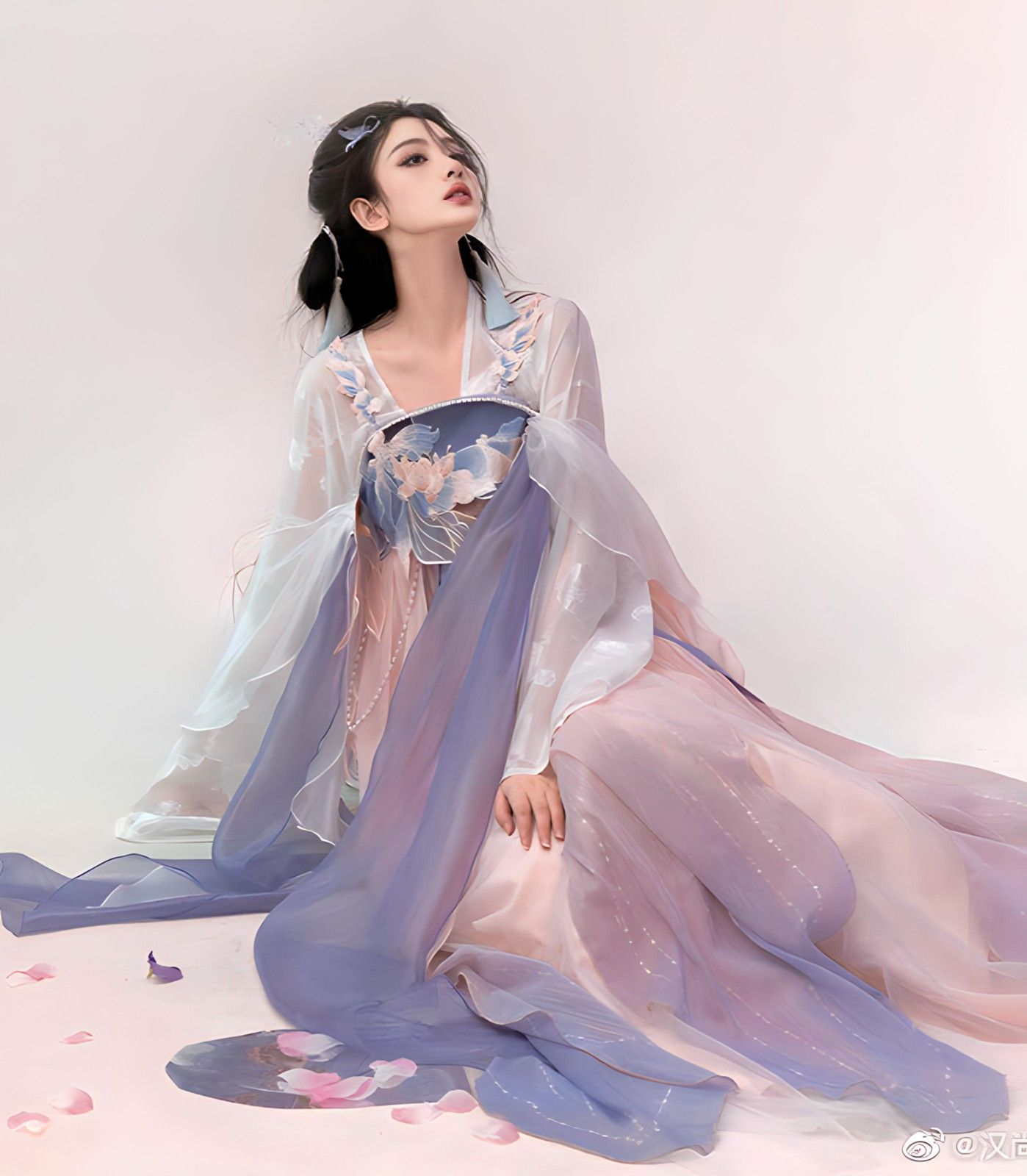 Original Hanfu Design:Star Glow at Yizhi Pavilion Original Hanfu Design:Star Glow at Yizhi Pavilion
