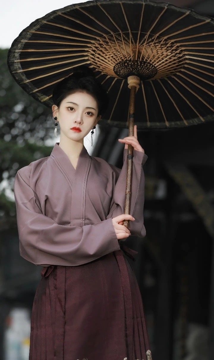 Reinventing the Mini-Size Cheongsam Skirt:A Guide for the 150cm-Tall Fashionistas Reinventing the Mini-Size Cheongsam Skirt:A Guide for the 150cm-Tall Fashionistas