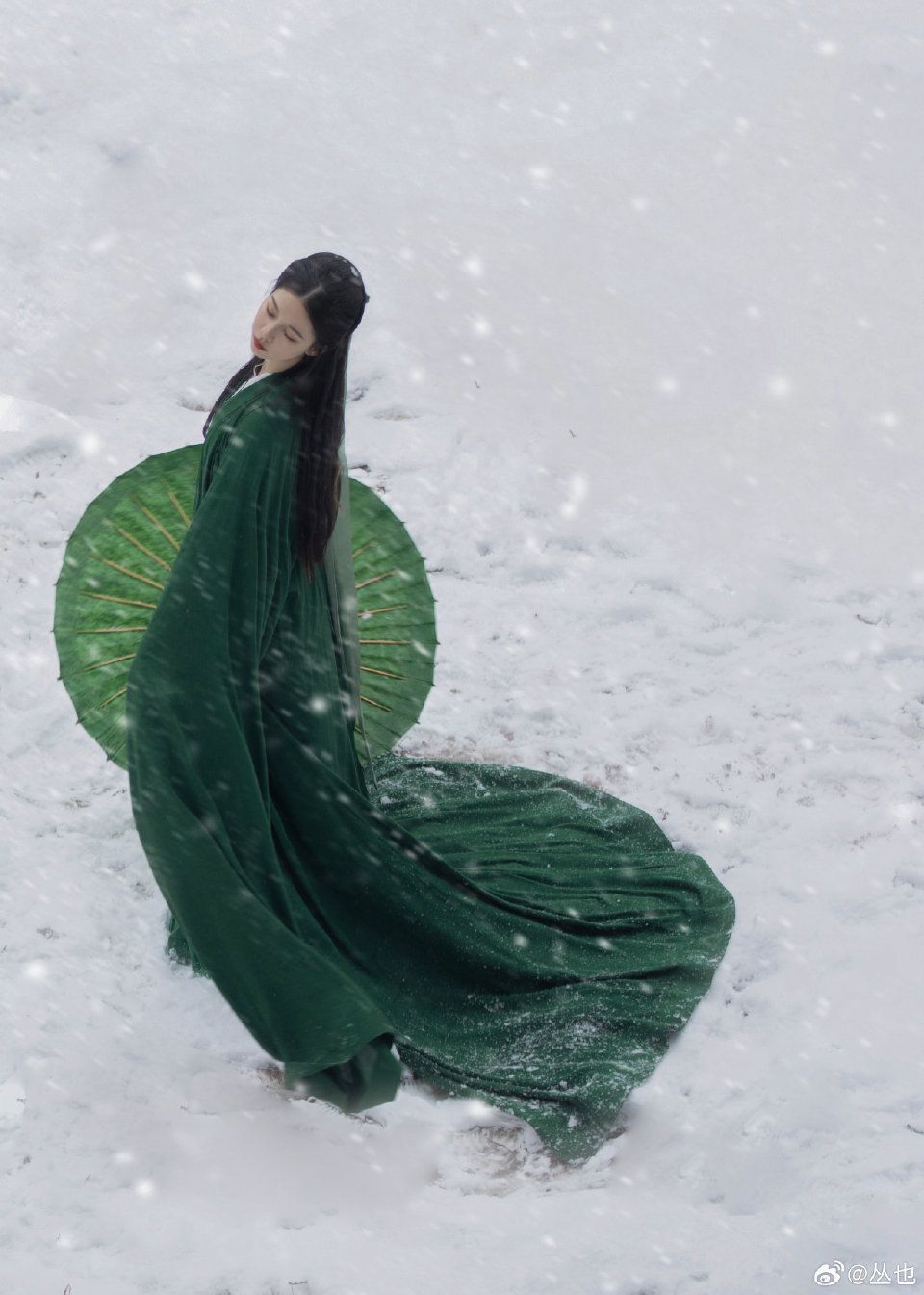 The Splendor of Hanfu Costumes:A Girls Spring and Autumn Tang Attire The Splendor of Hanfu Costumes:A Girls Spring and Autumn Tang Attire
