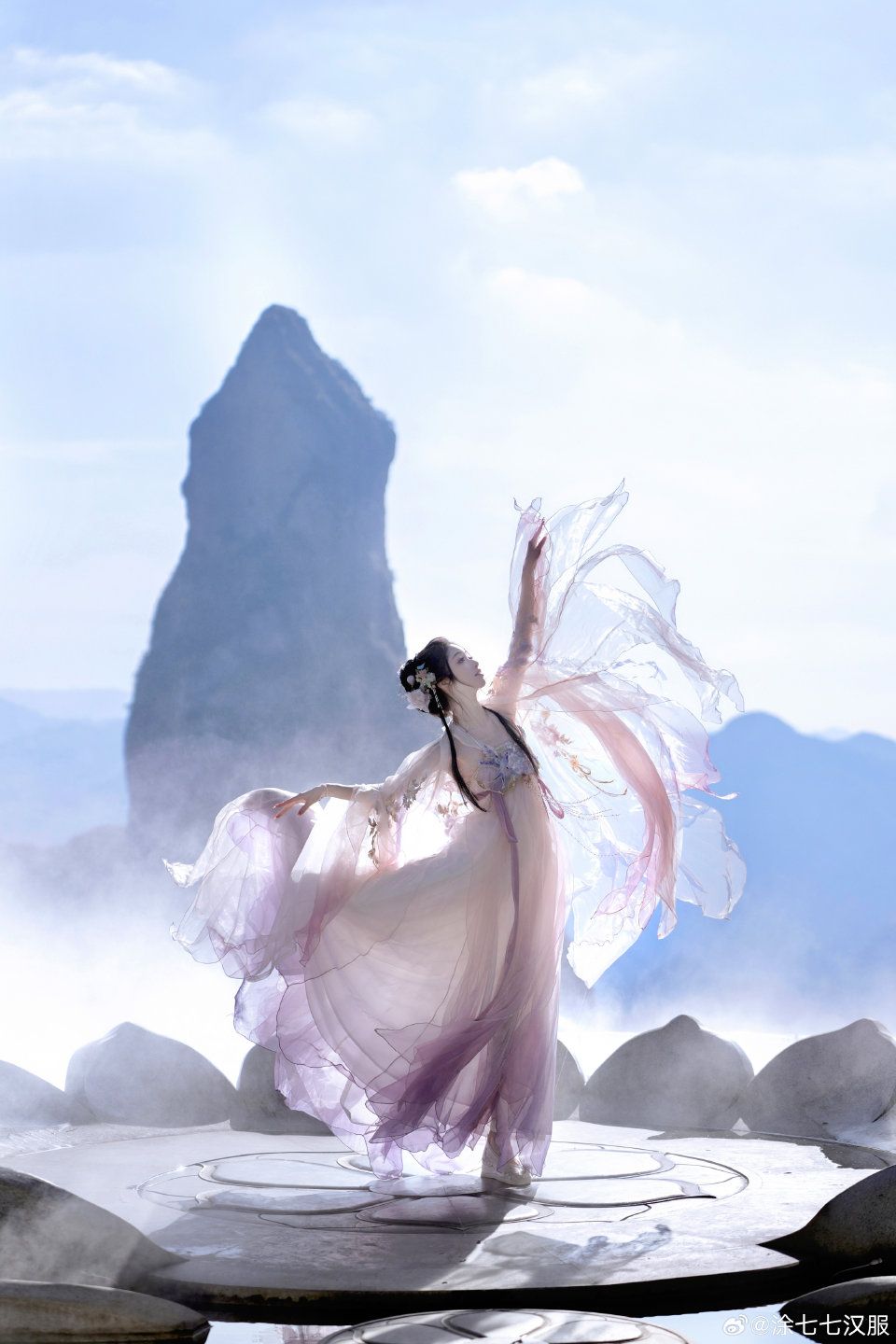Little Girls Winter Fashion:The Rise of Hanfu Cotton-padded Coats Little Girls Winter Fashion:The Rise of Hanfu Cotton-padded Coats