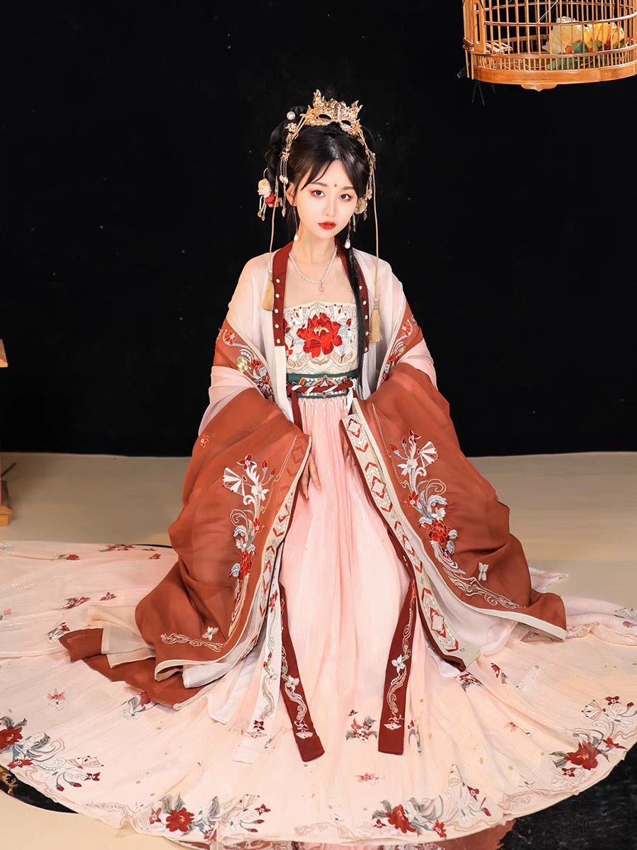 Lucys Exclusive Qipao Shop:A Glimpse into the World of Traditional Elegance Lucys Exclusive Qipao Shop:A Glimpse into the World of Traditional Elegance
