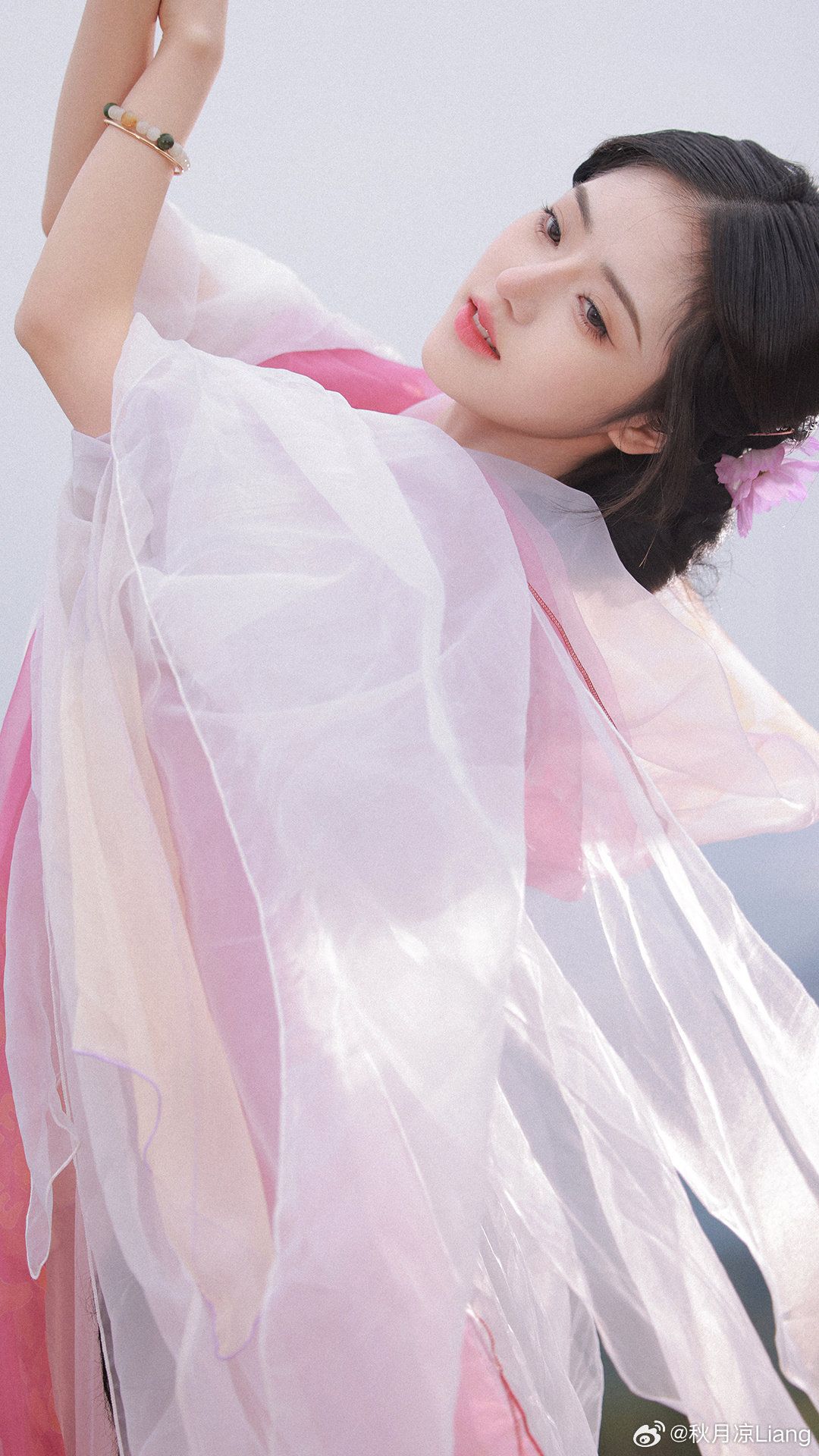 Embracing Traditional Elegance:The Rise of Neo-Chinese Cheongsam with Shawl Embracing Traditional Elegance:The Rise of Neo-Chinese Cheongsam with Shawl