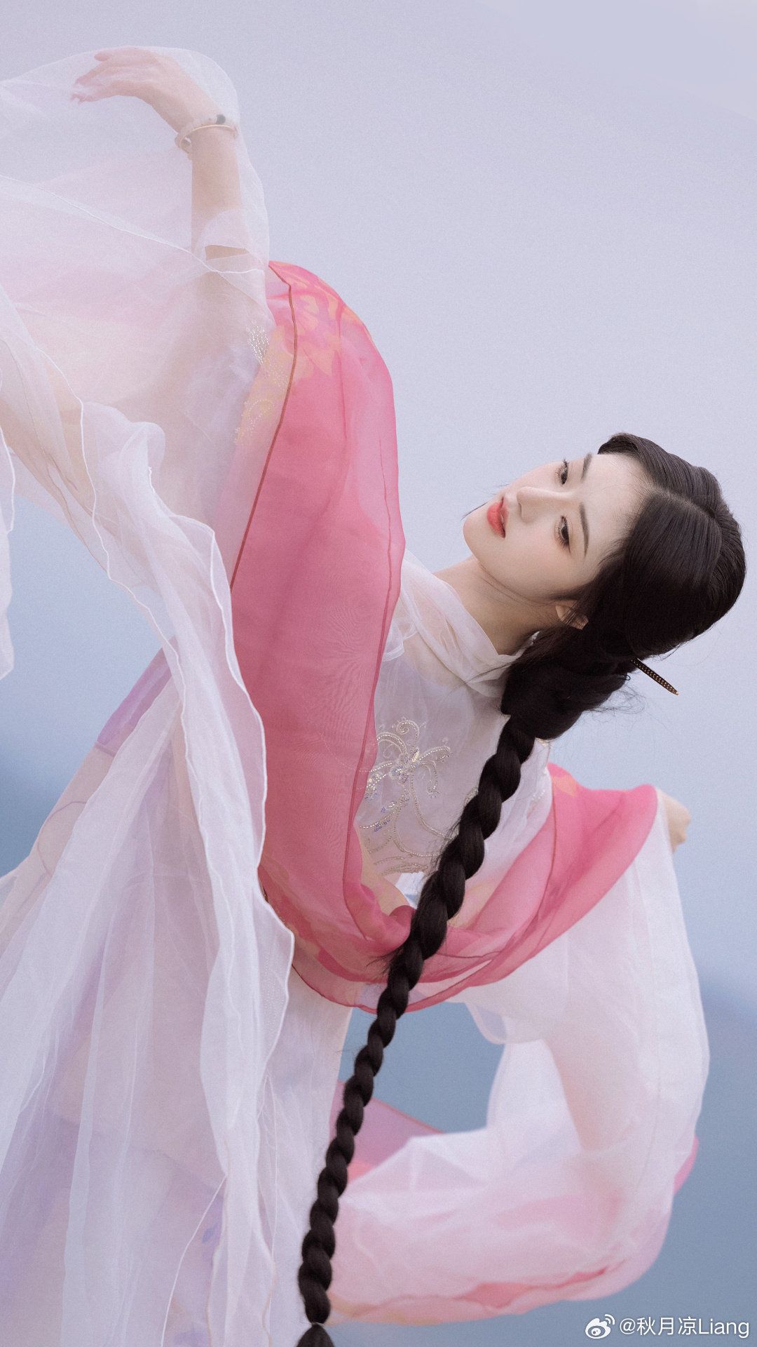 The Rise of the Pantaloon-Skirted Horse Riding Pants:A Journey into Traditional Chinese Fashion