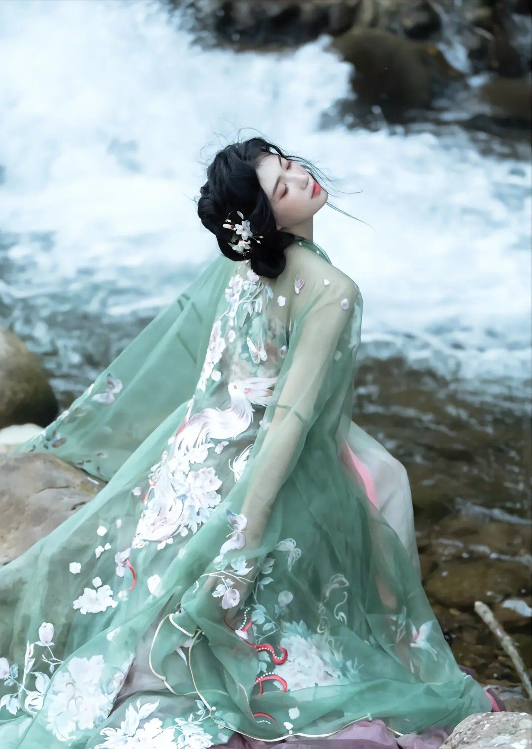 Ruyi Liangjin Cheongsam:A Glimpse into Traditional Chinese Elegance Ruyi Liangjin Cheongsam:A Glimpse into Traditional Chinese Elegance