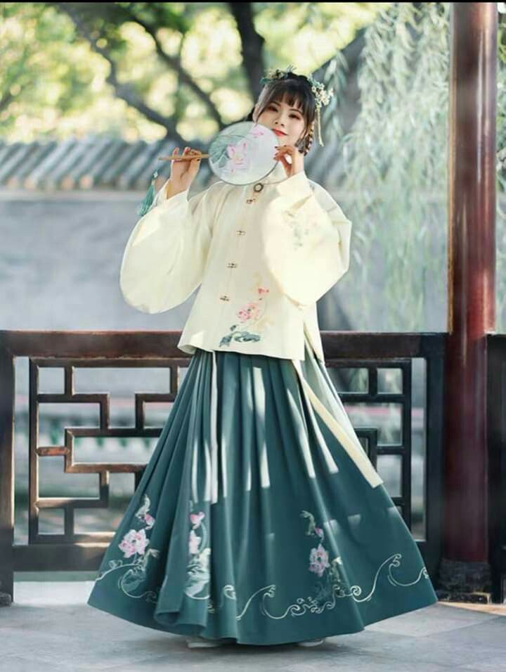 The Revival of Hanfu:Embracing the Past in the Journey of Return The Revival of Hanfu:Embracing the Past in the Journey of Return