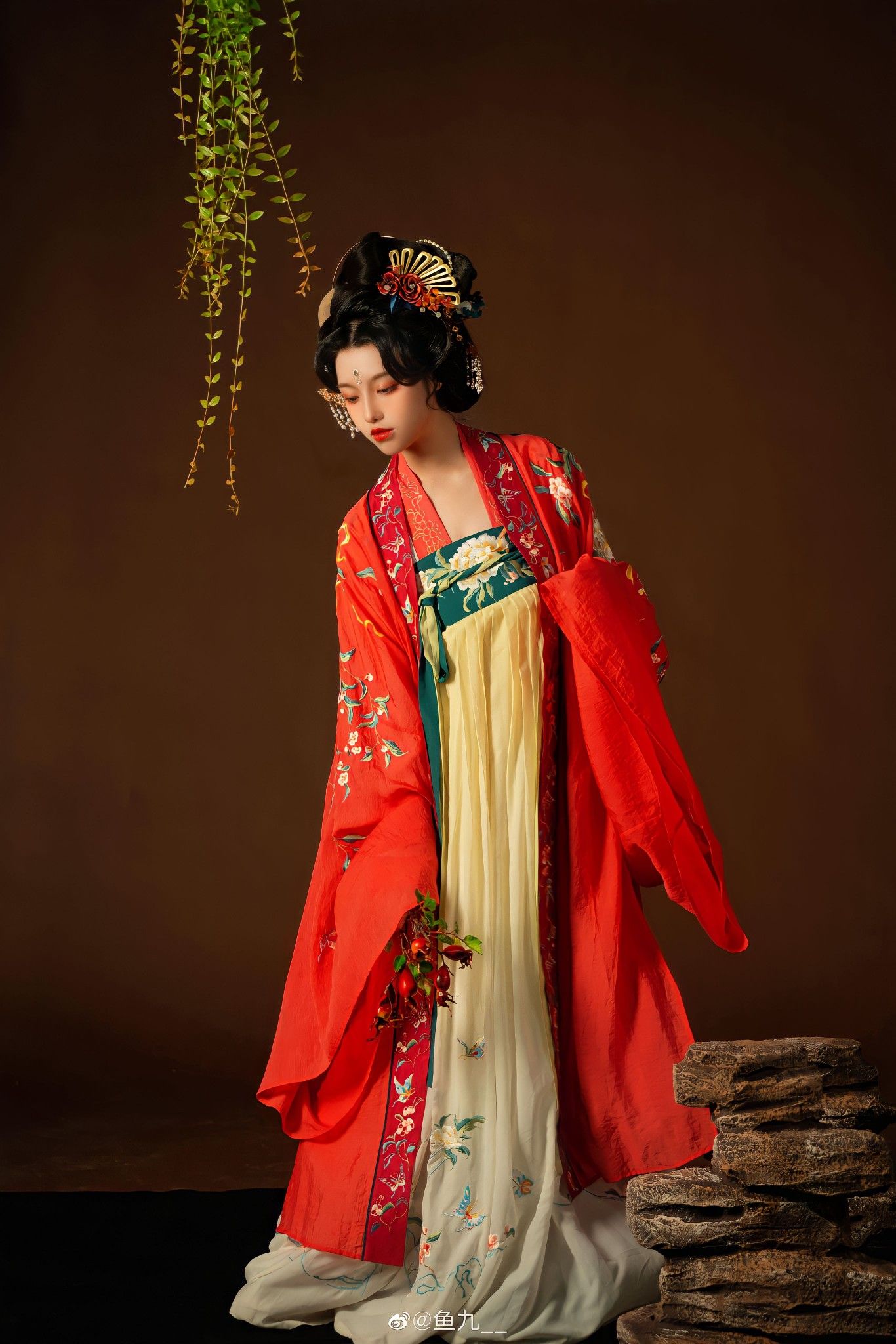 The Splendor of Purple Cheongsam:Embracing the Traditional Chinese Style The Splendor of Purple Cheongsam:Embracing the Traditional Chinese Style