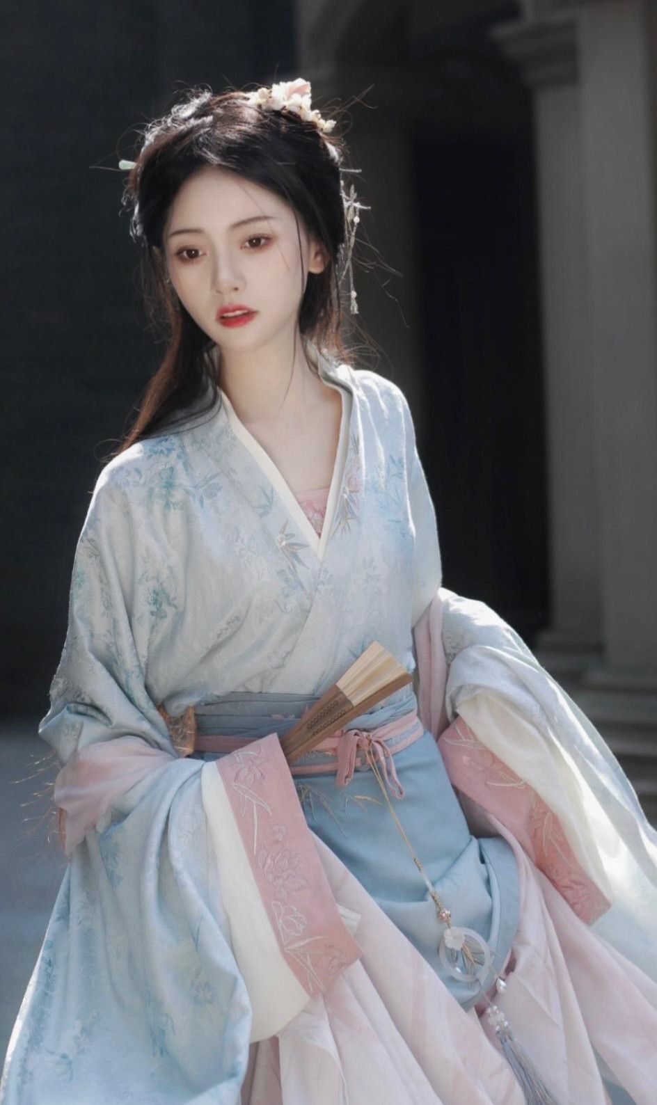 Children in Hanfu:The Blooming Lotus of the Other World