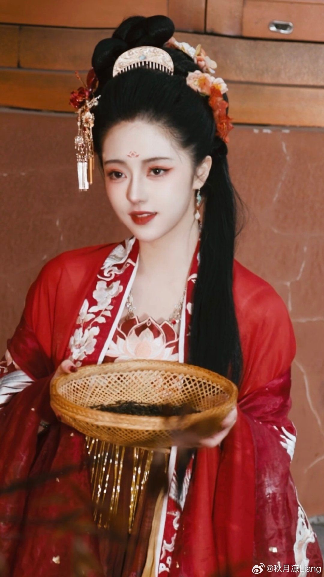 Reimagining the Cheongsam Dress:Modern Chinese Style Evolution Reimagining the Cheongsam Dress:Modern Chinese Style Evolution