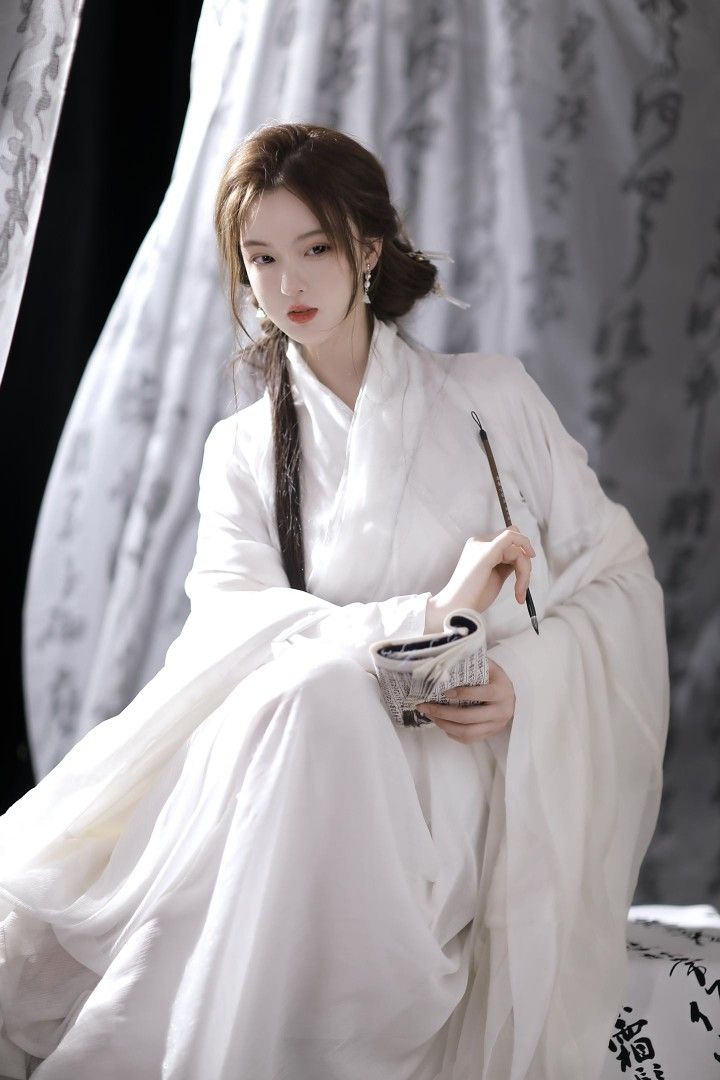 Original Autumn-Winter Style of Horseface Skirt:A Blend of Tradition and Modernity