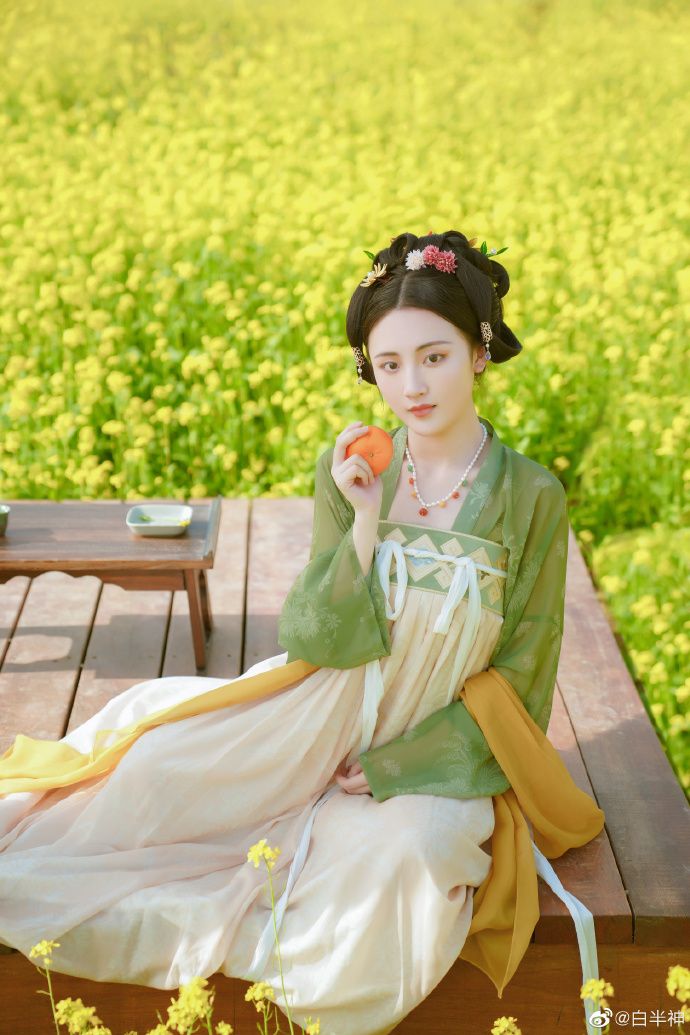 Modern Qipao:Fashionable and Youthful High-End Reinterpretation of Traditional Chinese Elegance