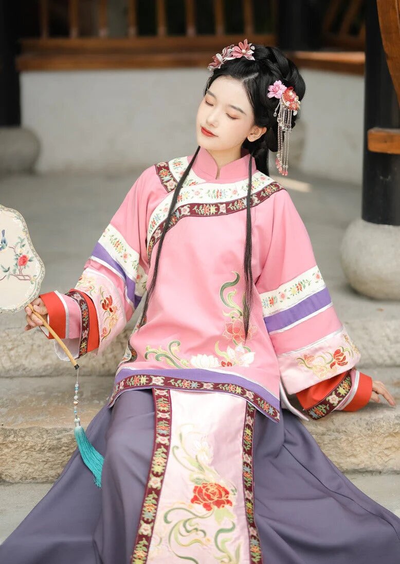 Embracing the Plus-Size Beauty in a Modern Qipao:A Belly-Covering Flagrant Cheongsam Evolution Embracing the Plus-Size Beauty in a Modern Qipao:A Belly-Covering Flagrant Cheongsam Evolution