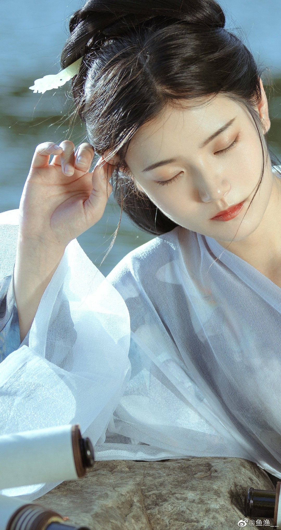 The Enigma of Ancient Gown Skirts:Women in Traditional Chinese Costume