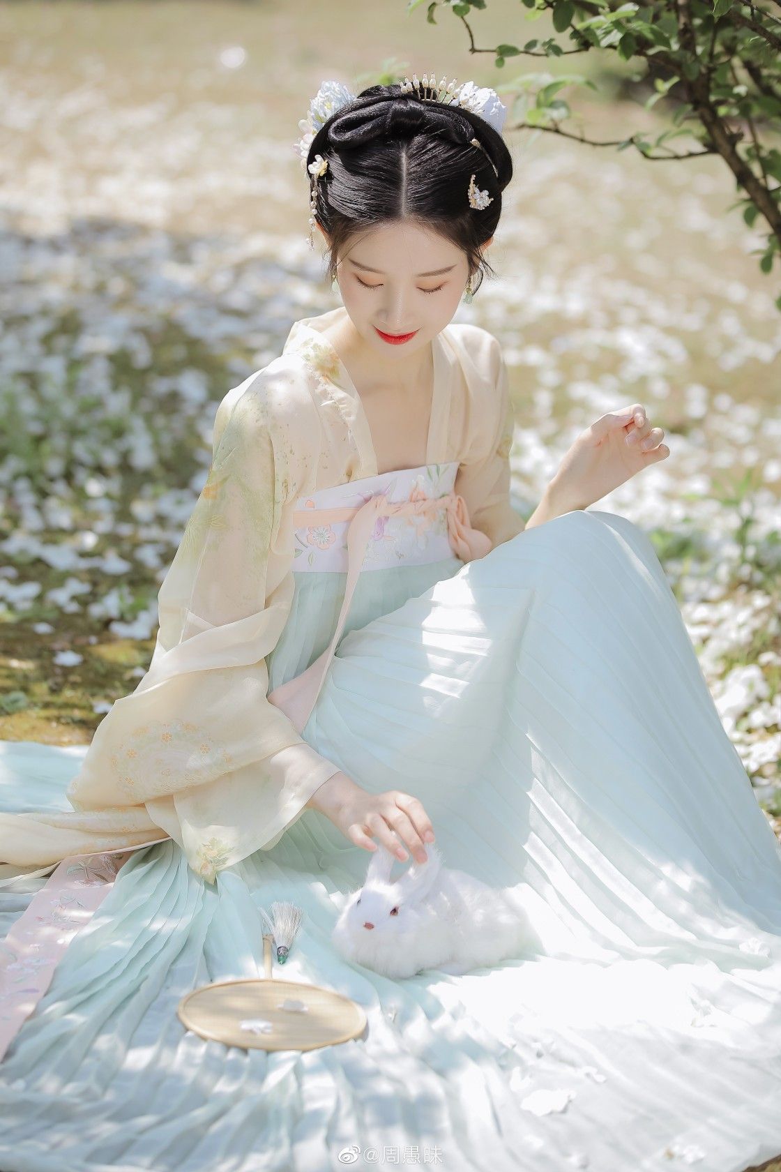 Mongolian Cheongsam:A Blend of Tradition and Modernity Mongolian Cheongsam:A Blend of Tradition and Modernity