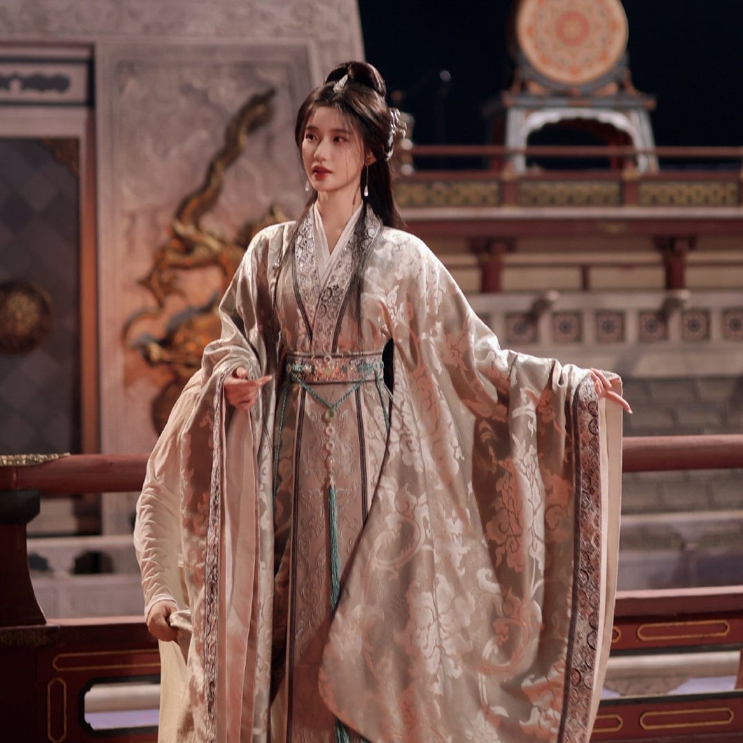 Summer in a Glow of Red:The Enchantment of a Little Girl in Traditional Hanfu Dress Summer in a Glow of Red:The Enchantment of a Little Girl in Traditional Hanfu Dress