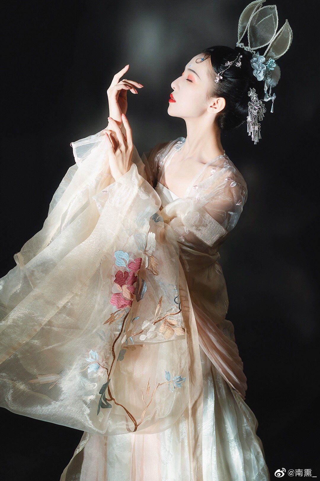 Original Hanfu Childrens Wear:Promoting Authenticity in Traditional Chinese Fashion for Kids Original Hanfu Childrens Wear:Promoting Authenticity in Traditional Chinese Fashion for Kids