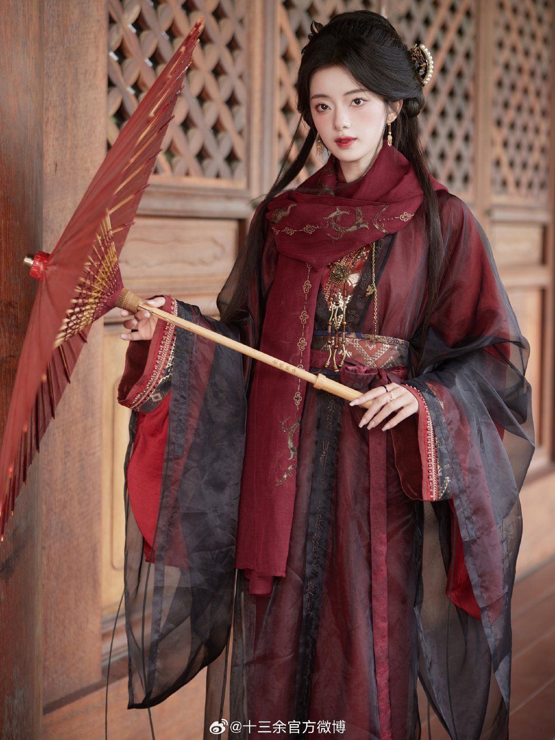 The Elegance of a Plus-Size Cheongsam Woman
