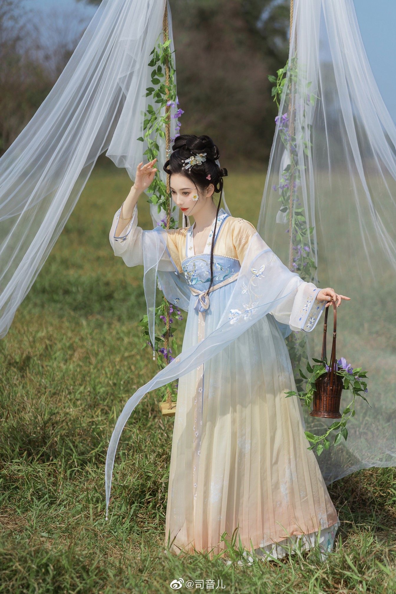 The Enchantment of Hanfu-Inspired Horseback Skirt for Little Girls The Enchantment of Hanfu-Inspired Horseback Skirt for Little Girls