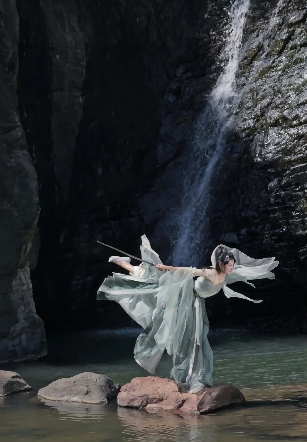 The Allure of Cheongsam and Engagement Shoes:A Cultural Blend of Tradition and Modernity The Allure of Cheongsam and Engagement Shoes:A Cultural Blend of Tradition and Modernity