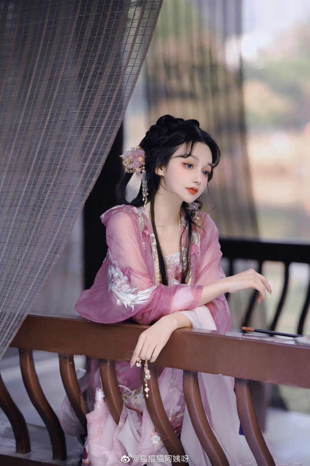 Vintage Cheongsam of the Republic Era:Embracing the Curves of Old Shanghai Vintage Cheongsam of the Republic Era:Embracing the Curves of Old Shanghai