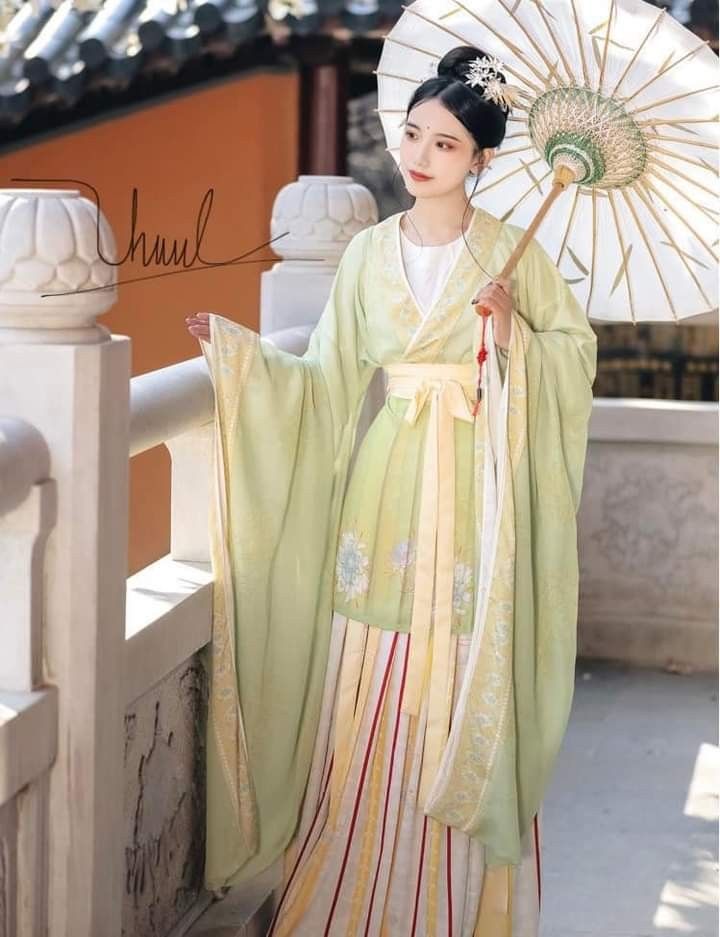 Winter Hanfu Fashion for Junior Middle School Girls:A Guide to Traditional Elegance in Cold Weather