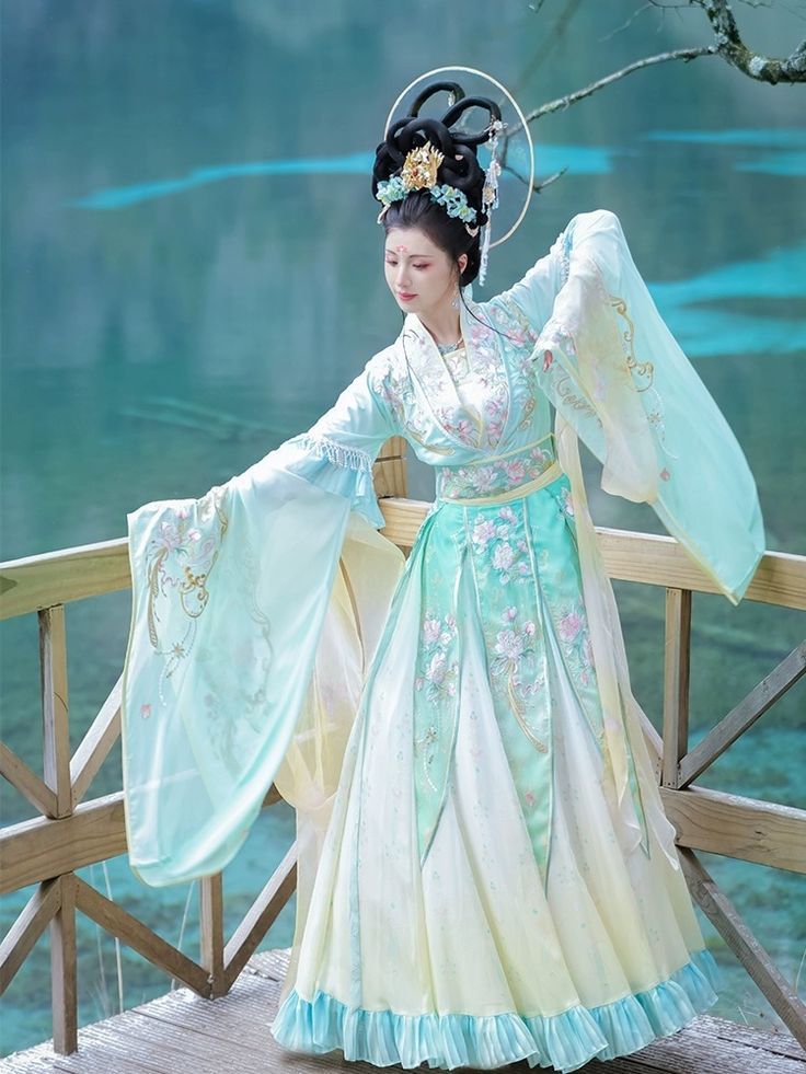 The Complete Set of Traditional Hanfu Four-Piece Ensemble The Complete Set of Traditional Hanfu Four-Piece Ensemble