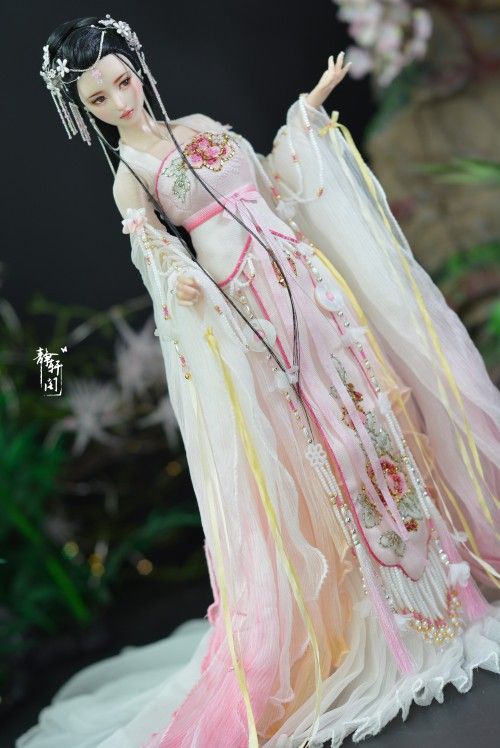 The Evolution of Cheongsam Design:Incorporating the Symbolism of the Seahorse The Evolution of Cheongsam Design:Incorporating the Symbolism of the Seahorse