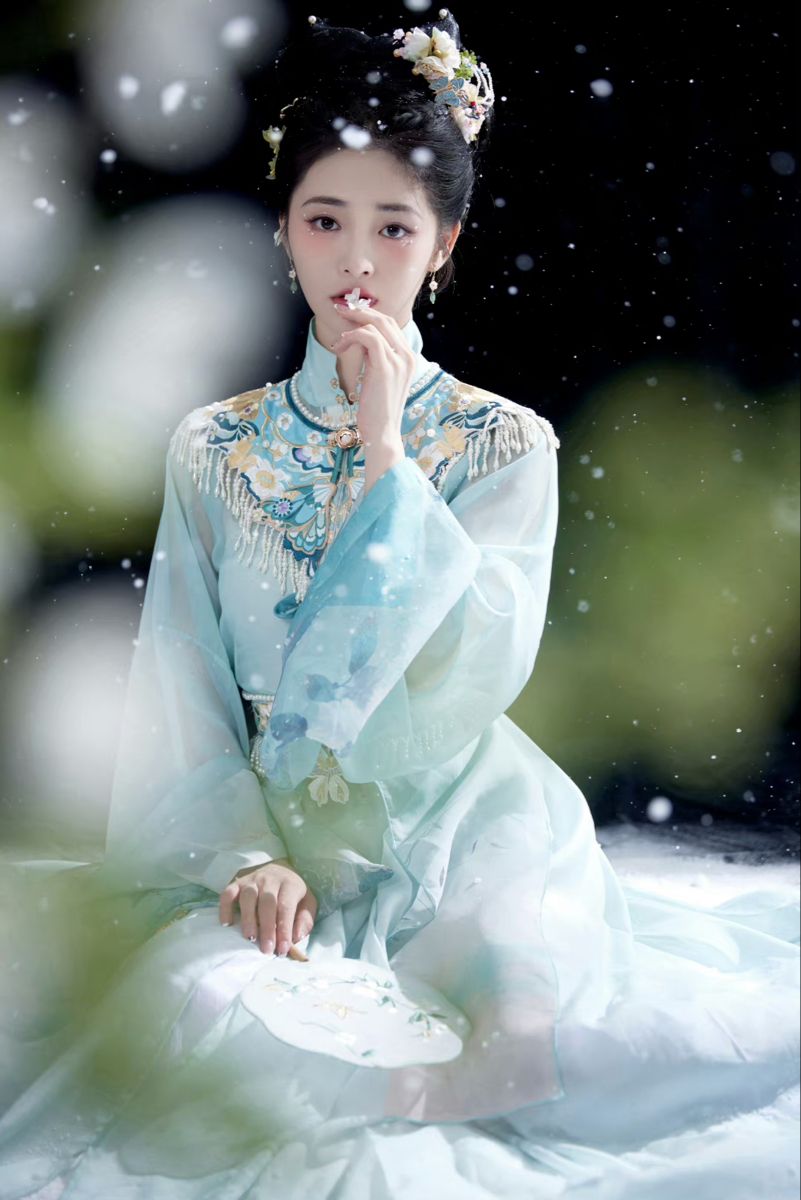 Modern Chinese-Style Qipao Blouse:Embracing Traditional Elegance with Modern Innovations Modern Chinese-Style Qipao Blouse:Embracing Traditional Elegance with Modern Innovations