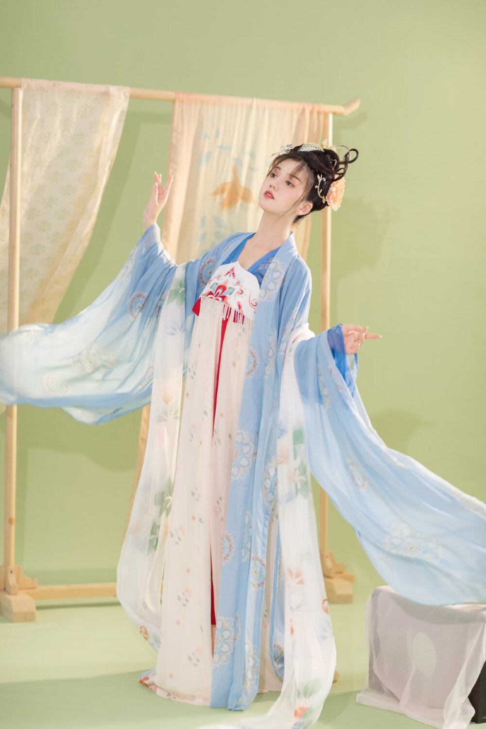 Dress Up with a Daily Routine of Mini-Size Ma-Face Skirt Dress Up with a Daily Routine of Mini-Size Ma-Face Skirt
