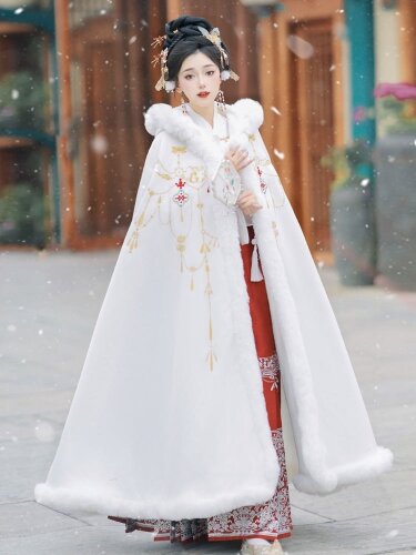 A New Chinese Style of Neck-hanging Cheongsam in Pink A New Chinese Style of Neck-hanging Cheongsam in Pink