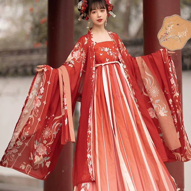 New Year in Ancient Style:The Journey of a Hanfu Student