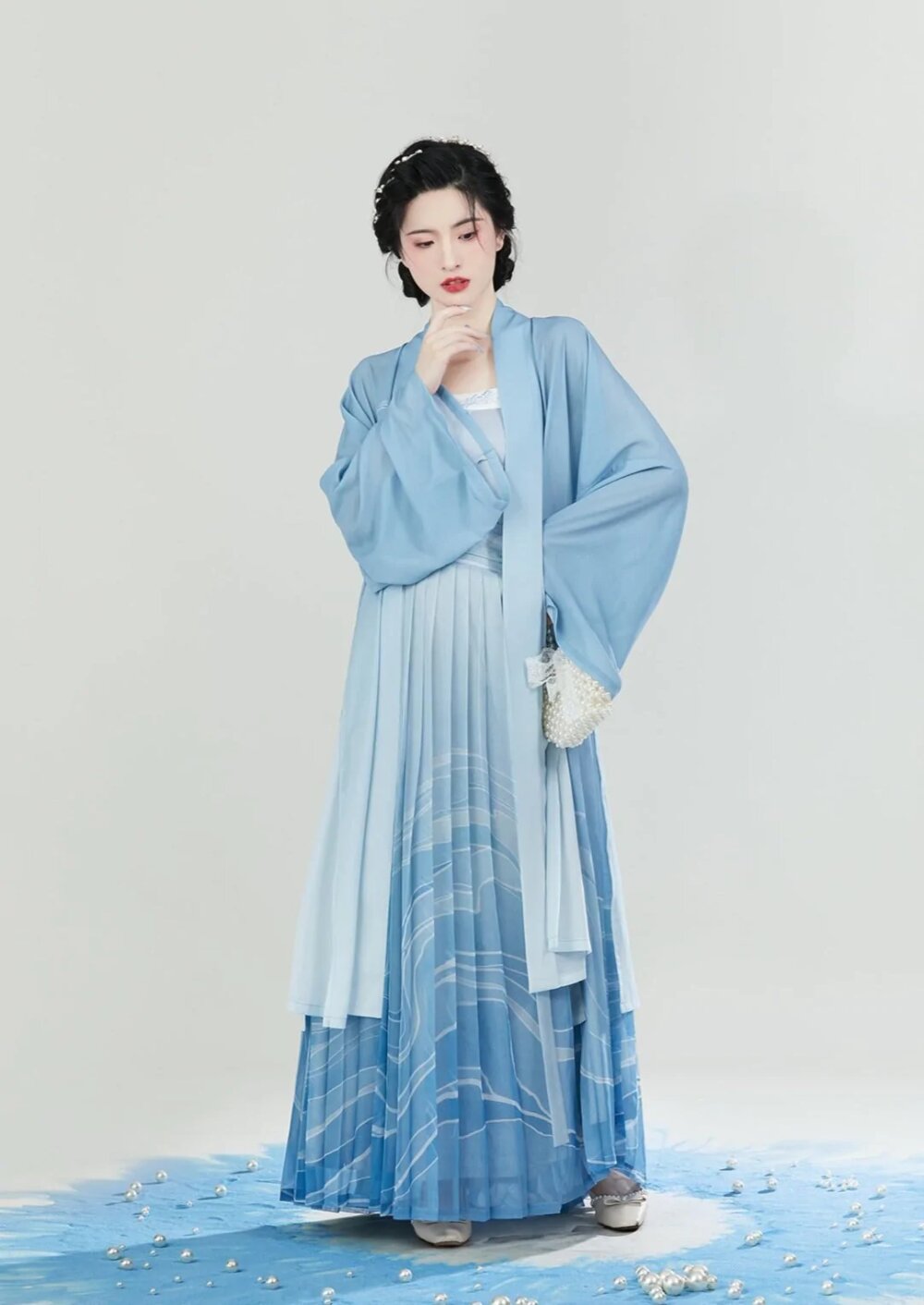 The Rise of Hanfu Style Phone Bags:Embracing Traditional Elegance in Modern Times The Rise of Hanfu Style Phone Bags:Embracing Traditional Elegance in Modern Times