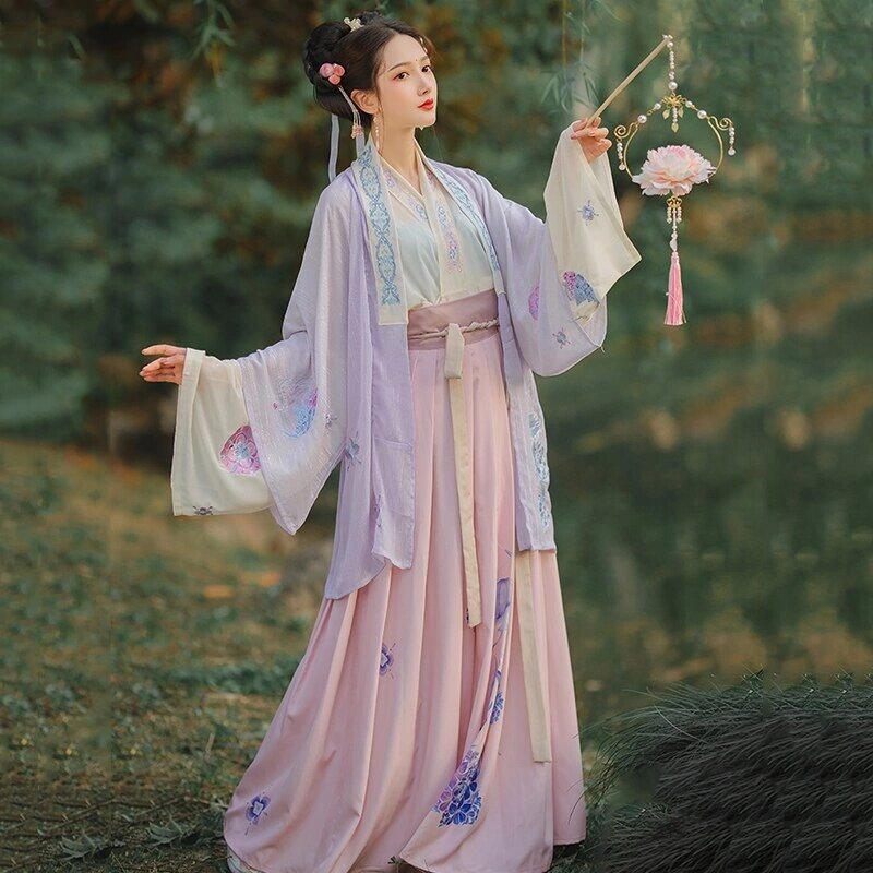 The Adulthood Ceremony:A Girls Journey into Maturity Through the Traditional Horseface Skirt The Adulthood Ceremony:A Girls Journey into Maturity Through the Traditional Horseface Skirt
