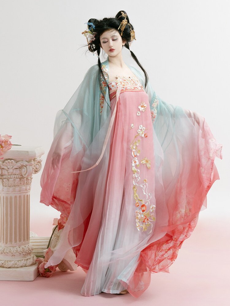 Adult Community of Hanfu:Embracing Traditional Chinese Fashion Adult Community of Hanfu:Embracing Traditional Chinese Fashion