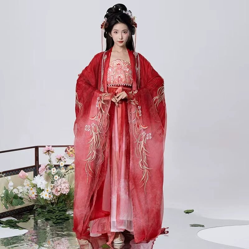 Enhancing the Traditional Charm of Hanfu Winter Red:A Journey of Fashion Evolution Enhancing the Traditional Charm of Hanfu Winter Red:A Journey of Fashion Evolution