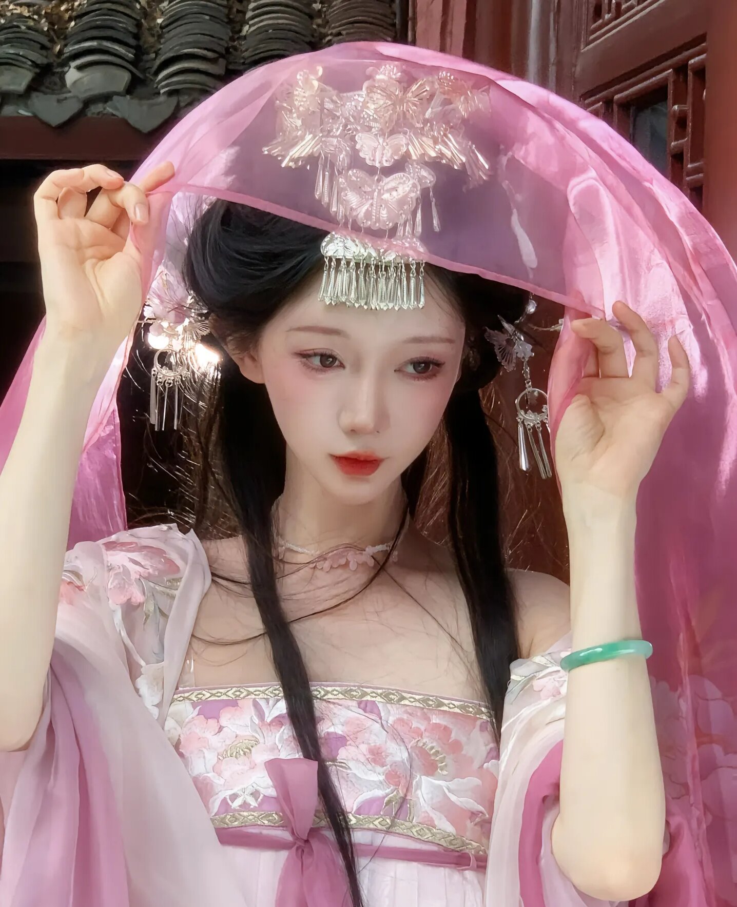 Elegant Plus-Size Fashion for Curvier Women in Ancient Costume
