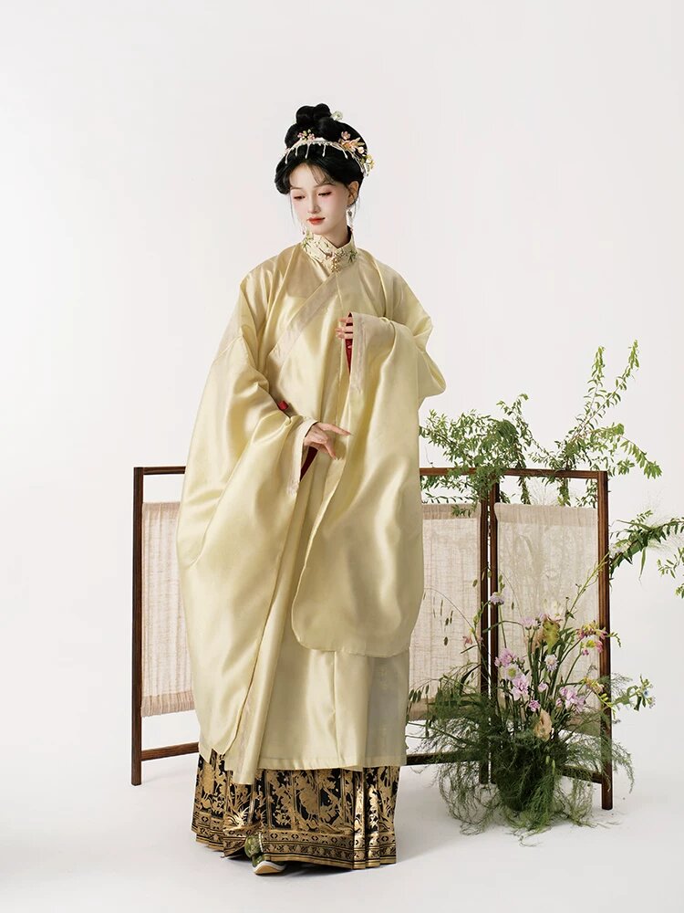 A Peach Blossom in a Full Court of Splendor:The Story of a Pink Cheongsam A Peach Blossom in a Full Court of Splendor:The Story of a Pink Cheongsam