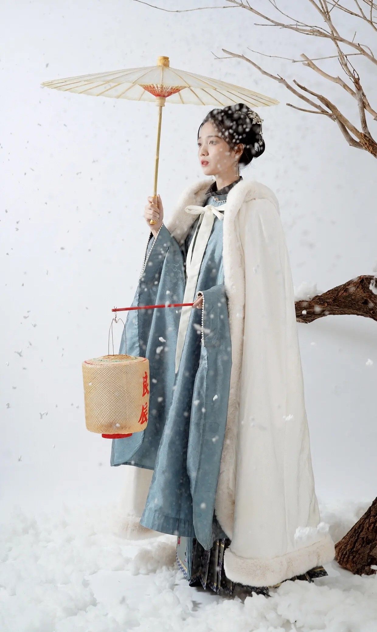 Red Cheongsam Women:Embracing Traditional Chinese Style Red Cheongsam Women:Embracing Traditional Chinese Style