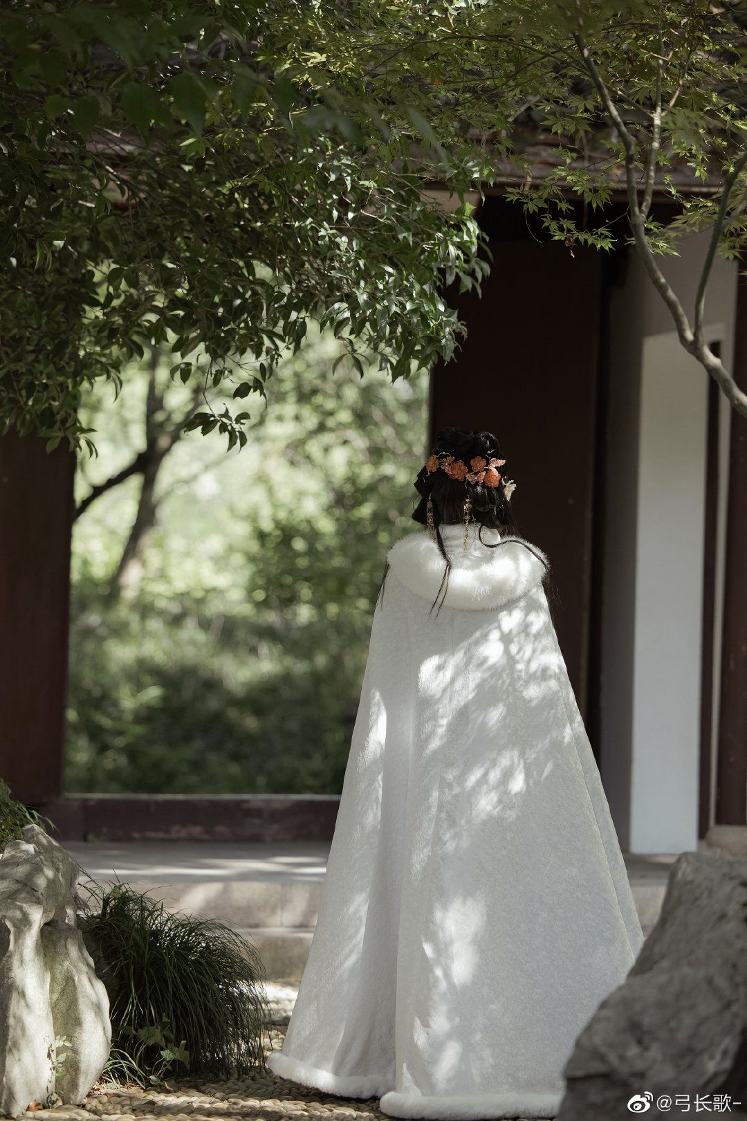 The Youthful Charm of Traditional Horseface Skirt:A Modern Perspective