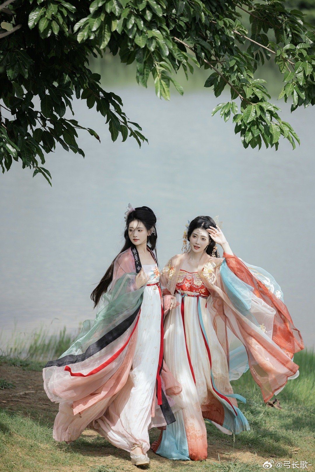 A Modern Interpretation of Classic Round-neck Cheongsam Dress:The Refined Version A Modern Interpretation of Classic Round-neck Cheongsam Dress:The Refined Version