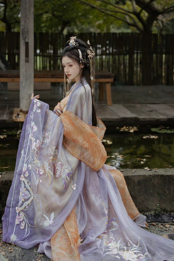 Plus Size Lace Cheongsam:A Fashion Statement with a Traditional Touch Plus Size Lace Cheongsam:A Fashion Statement with a Traditional Touch