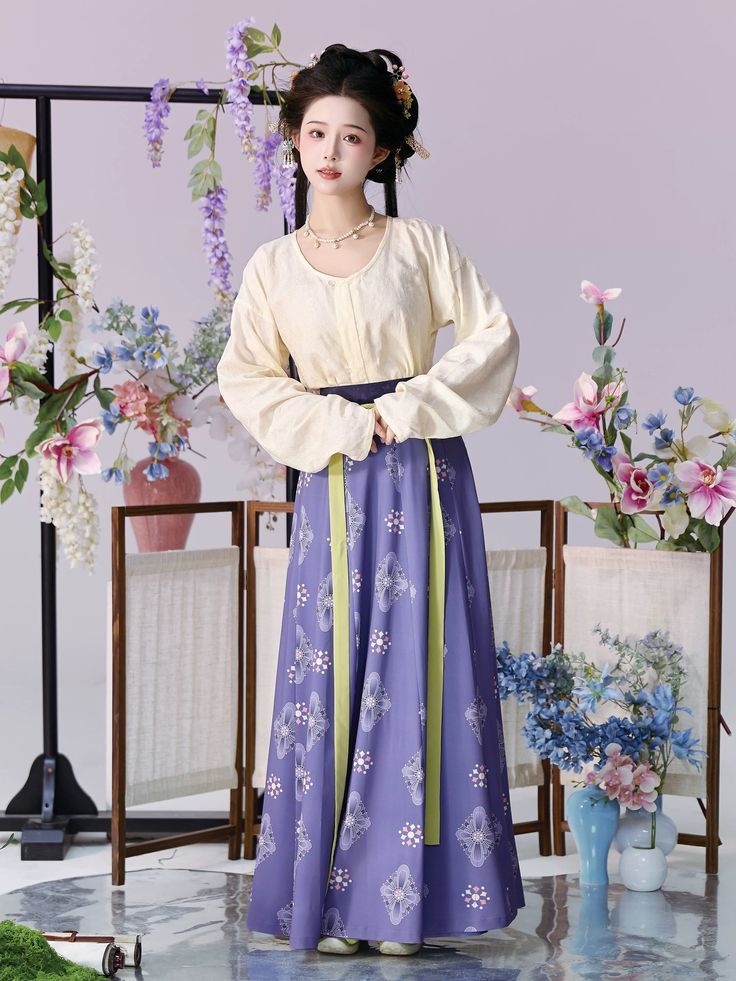 Red Cheongsam for Petite Figures:A Fashionable Journey Red Cheongsam for Petite Figures:A Fashionable Journey
