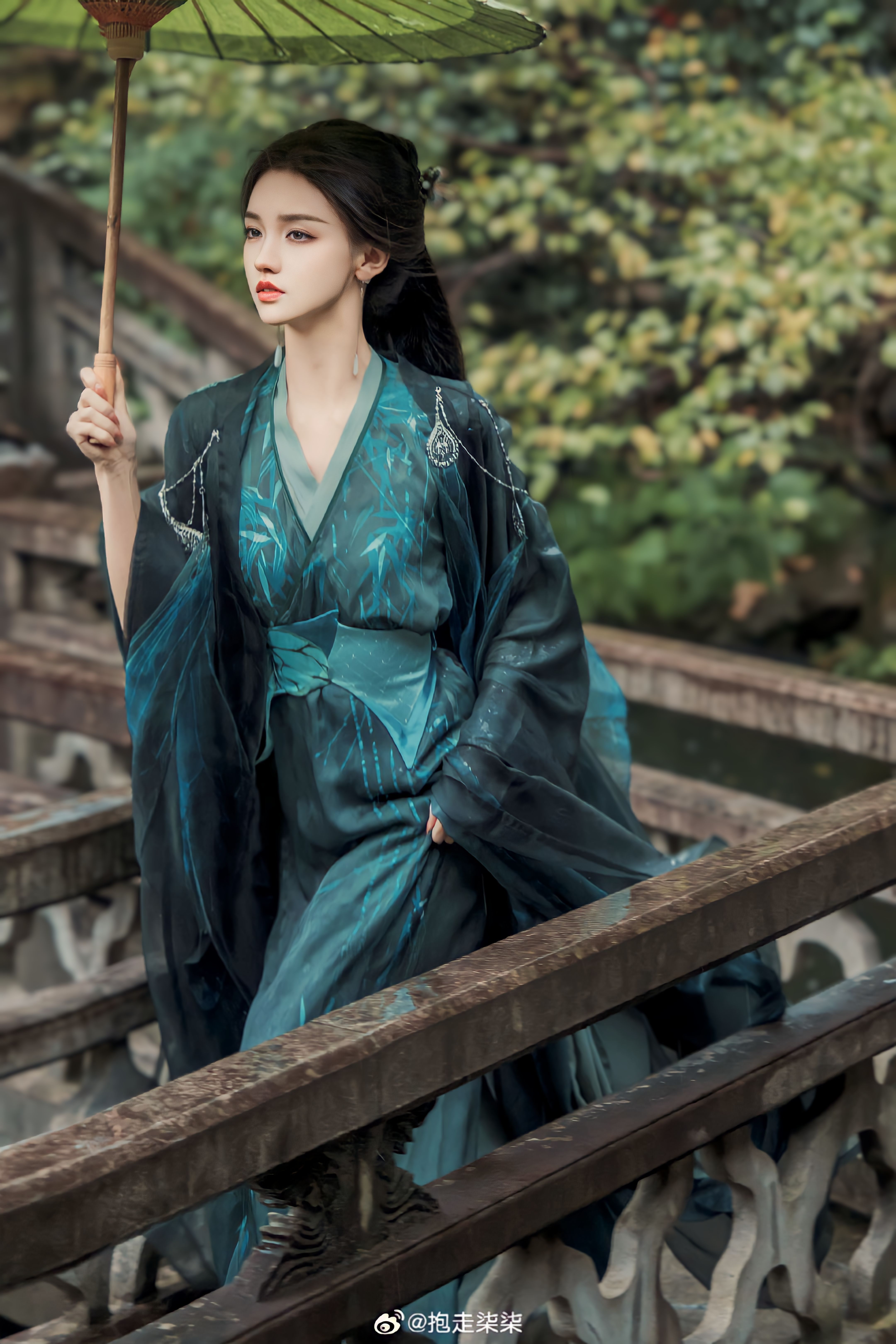 Elegant Qipao:Embodying the Noble and Grand Charm of Chinese Heritage Elegant Qipao:Embodying the Noble and Grand Charm of Chinese Heritage