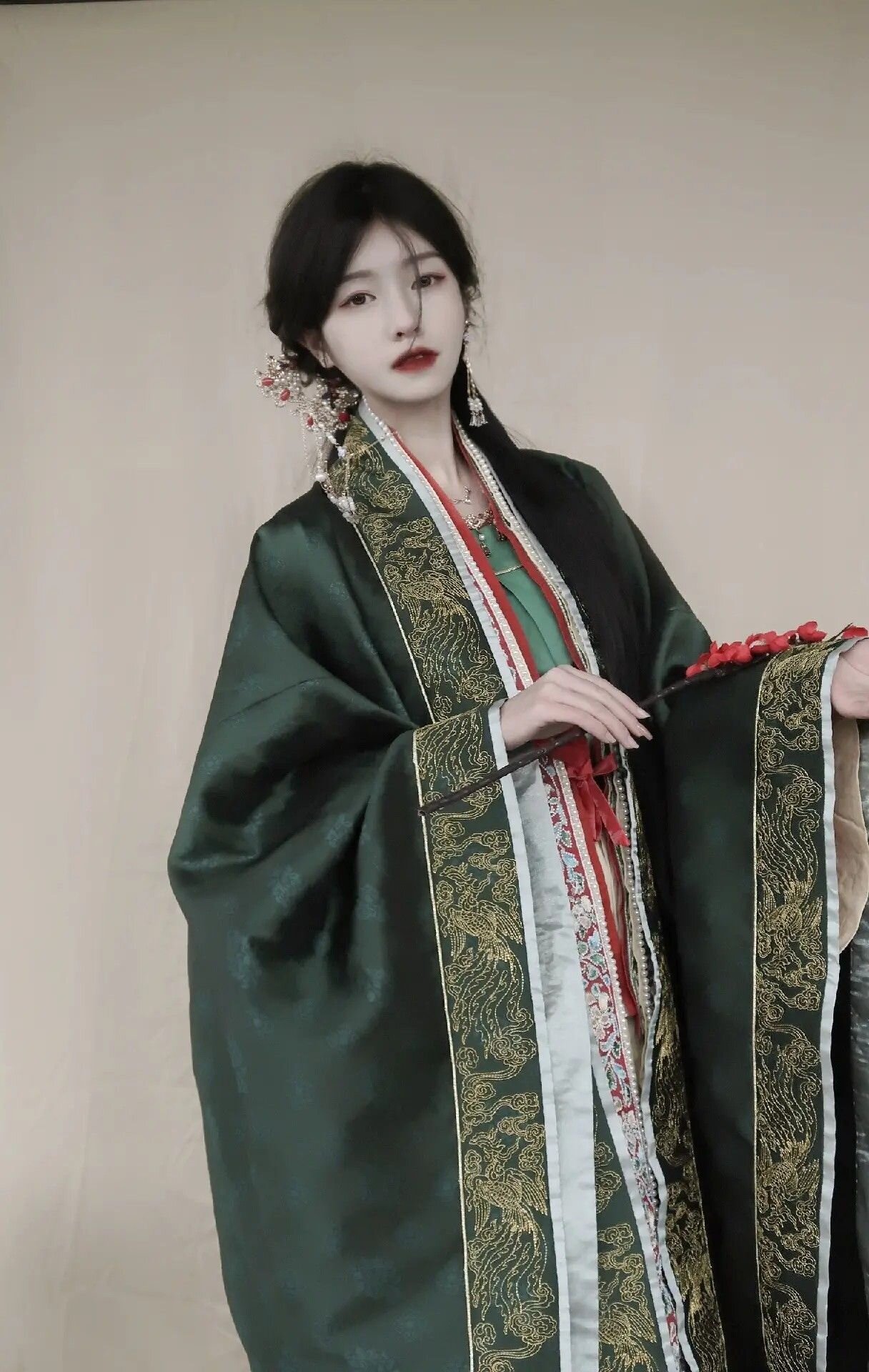 The Revival of Cheongsam-Inspired Mini Skirts:A Blend of Traditional Elegance and Modern Charm The Revival of Cheongsam-Inspired Mini Skirts:A Blend of Traditional Elegance and Modern Charm