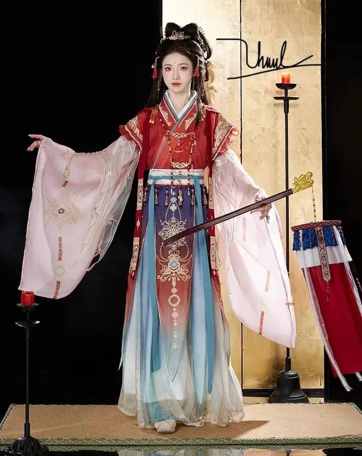 The Elasticity of Cheongsam Fabrics:A Closer Look The Elasticity of Cheongsam Fabrics:A Closer Look
