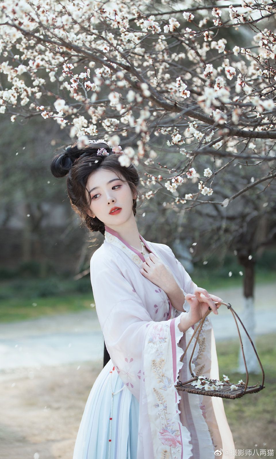 Red Puff-Sleeve Skirt and Ear Jewelry:A Blend of Traditional Elegance and Modern Charm Red Puff-Sleeve Skirt and Ear Jewelry:A Blend of Traditional Elegance and Modern Charm