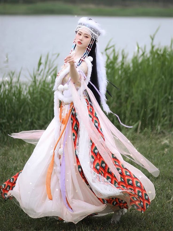 Traditional Chinese Style:The Splendor of Ma-Face Skirts and Headdresses Traditional Chinese Style:The Splendor of Ma-Face Skirts and Headdresses