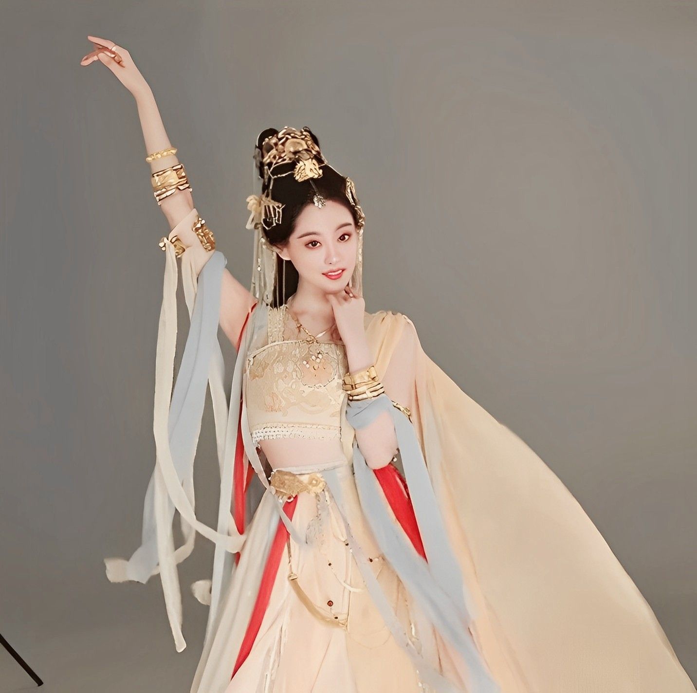 Reinventing the Cheongsam:A Spring and Autumn Fashion Evolution Reinventing the Cheongsam:A Spring and Autumn Fashion Evolution