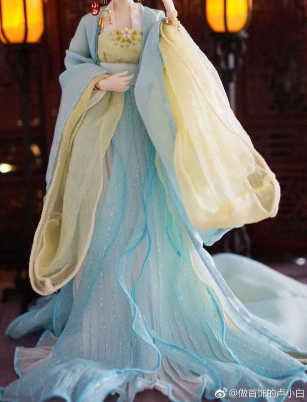 Elegant Hanfu Headdress:The Allure of Tassel-Adorned Step-Shake Hairband Elegant Hanfu Headdress:The Allure of Tassel-Adorned Step-Shake Hairband