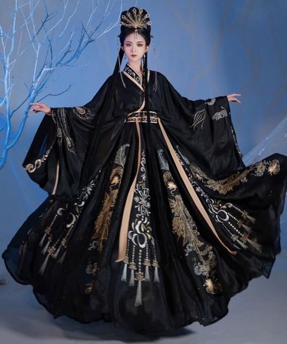 The Splendor of Du Fus Hanfu:A Journey into the Cultural Tapestry of Ancient China
