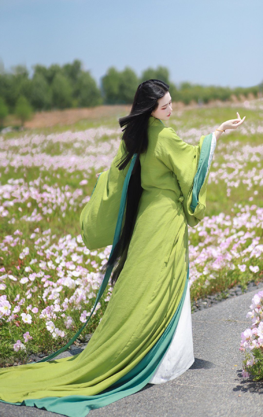 The Evolution of Hanfu Costume:The Intricate Art of Waist封印 in Traditional Hanfu Skirts The Evolution of Hanfu Costume:The Intricate Art of Waist封印 in Traditional Hanfu Skirts